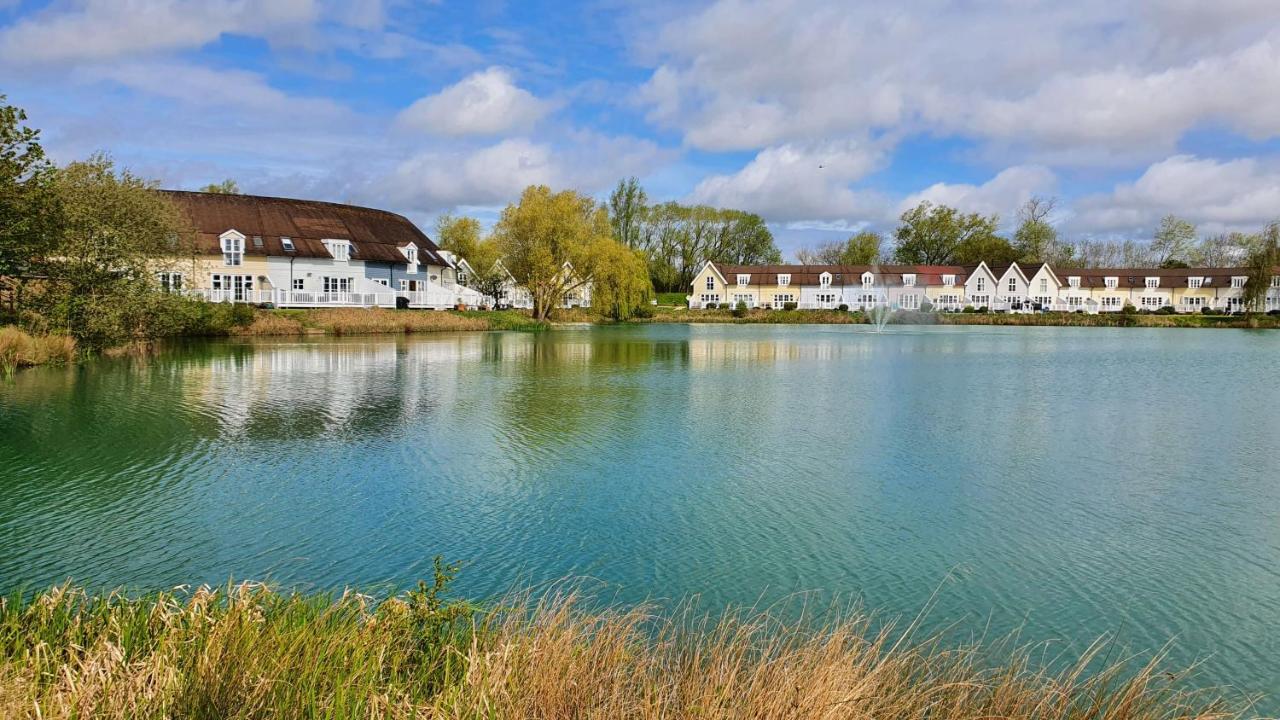 Charming Lake House Nature Retreat In Cotswold Water Park, South Cerney Near Cirencester Ngoại thất bức ảnh