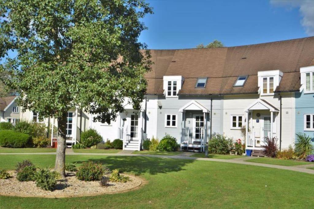 Charming Lake House Nature Retreat In Cotswold Water Park, South Cerney Near Cirencester Ngoại thất bức ảnh