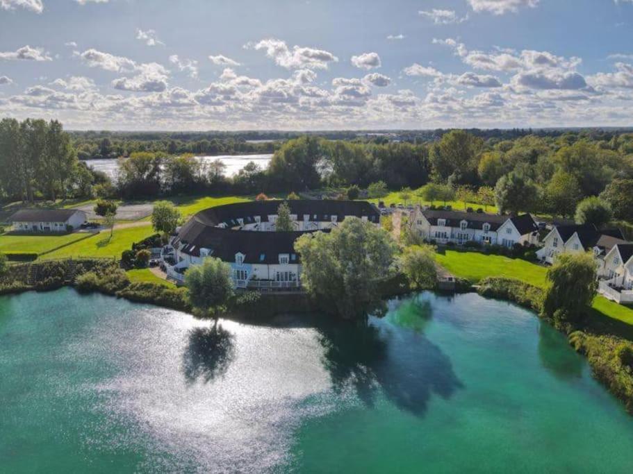 Charming Lake House Nature Retreat In Cotswold Water Park, South Cerney Near Cirencester Ngoại thất bức ảnh
