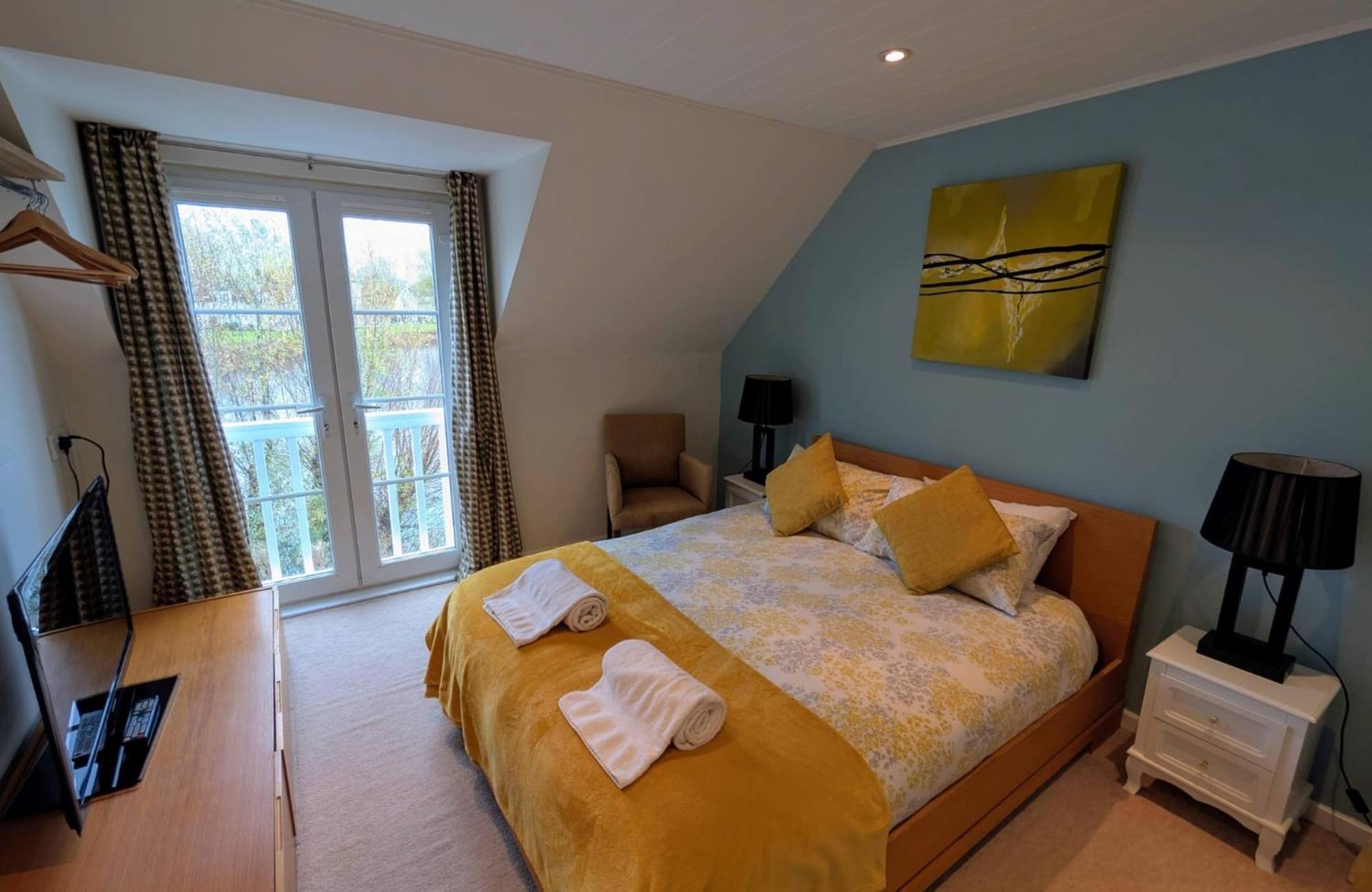 Charming Lake House Nature Retreat In Cotswold Water Park, South Cerney Near Cirencester Ngoại thất bức ảnh