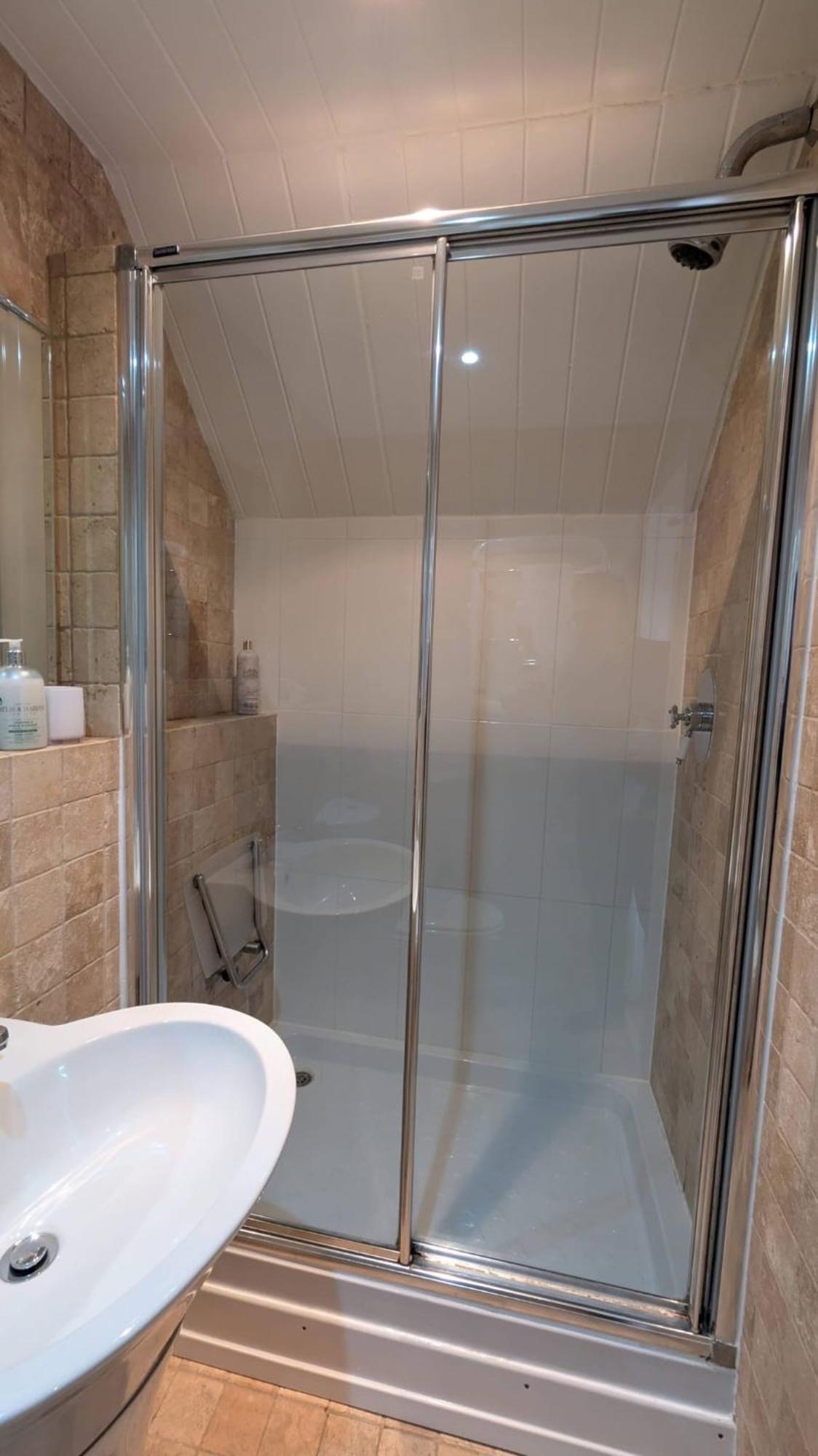 Charming Lake House Nature Retreat In Cotswold Water Park, South Cerney Near Cirencester Ngoại thất bức ảnh